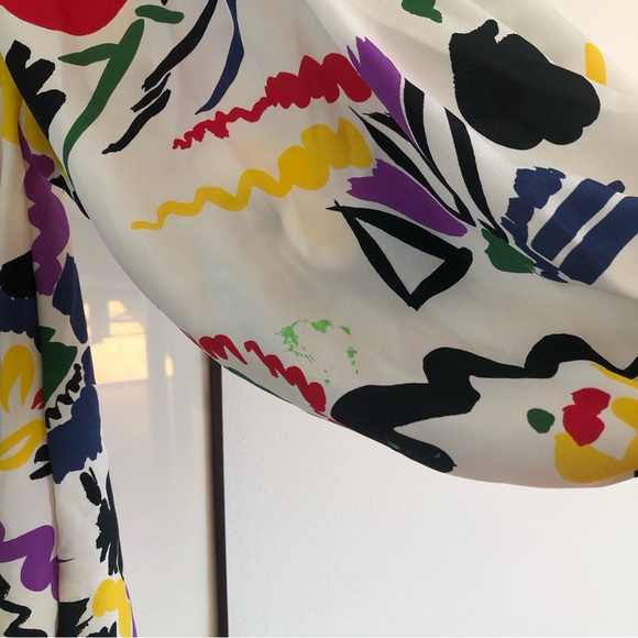 Local Woman silk dress - Picture 7 of 12